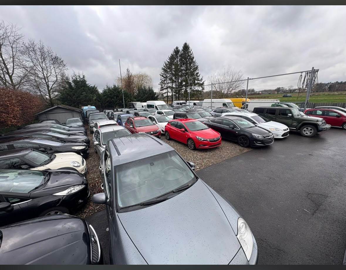 Een tweede blik op het wagenpark van RIZA-CARS, klaar voor export